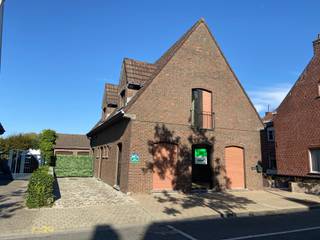 Ontdek deze charmante woning nabij het centrum van Veldegem. Alle voorzieningen zijn op wandel -en fietsafstand te bereiken.Deze woning biedt tal van...