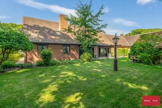 Prachtig gelegen en goed onderhouden ruime klassieke villa in een bosrijke omgeving kortbij de gemeente Vosselaar. Bestaande uit een riante...