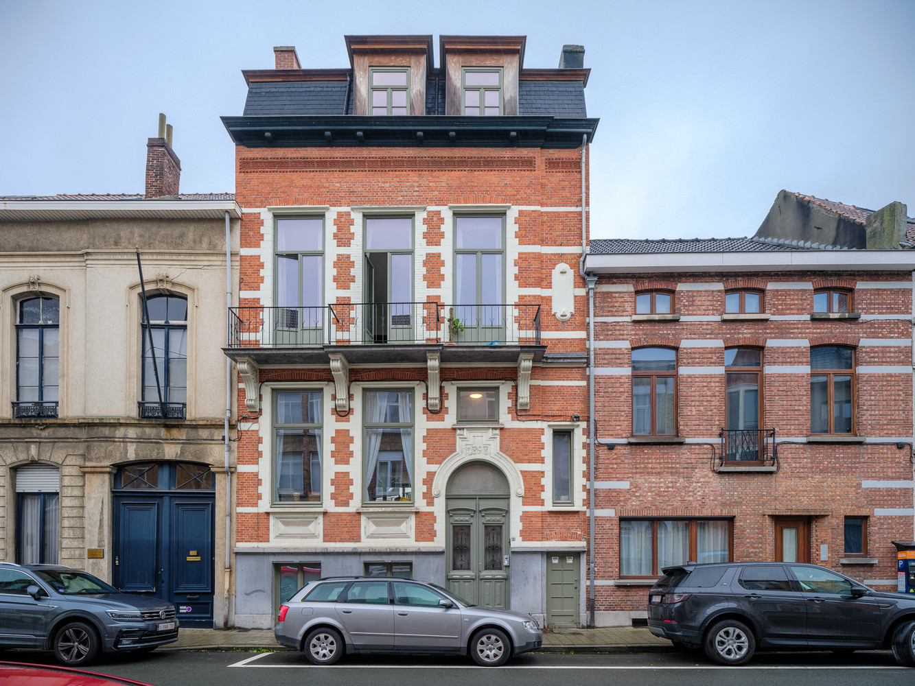 Klassevol en authentiek appartement van 119 m² met west-gericht balkon in statig herenhuis. - foto 4