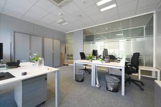 Business Center Adequat biedt een volledig ingerichte kantoorruimte van 56 m² aan, gunstig gelegen langs de Brusselsesteenweg in Melle. De...