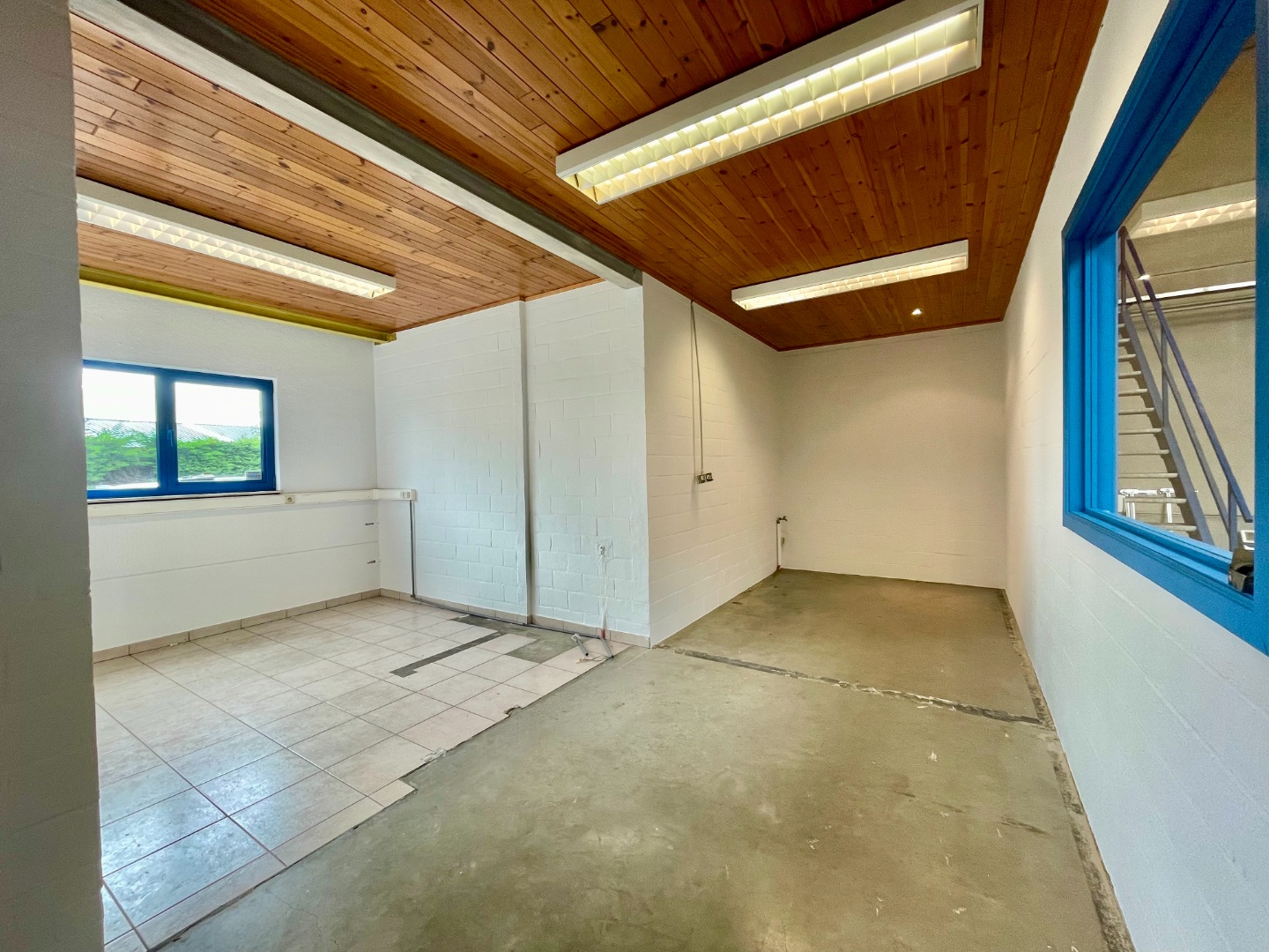 Te huur magazijn met kantoorruimtes in ambachtelijke zone te Kruisem - photo 5