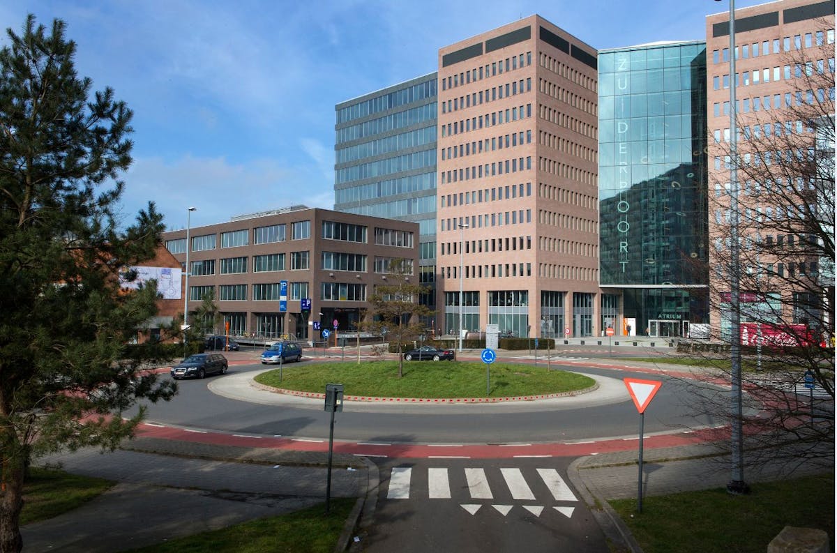 Moderne kantoren (437-2.500 m²) in Zuiderpoort te Gent - foto 3