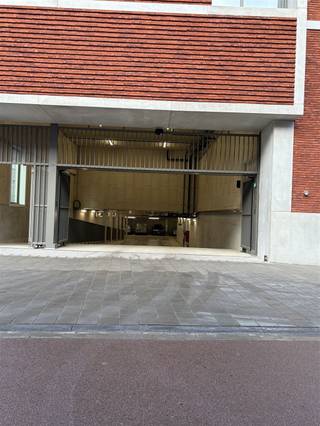 Recente open staanplaatsen in het nieuwbouw complex Burenberg.Ideaal gelegen op wandelafstand van het centrum van Leuven, op een boogscheut van de...