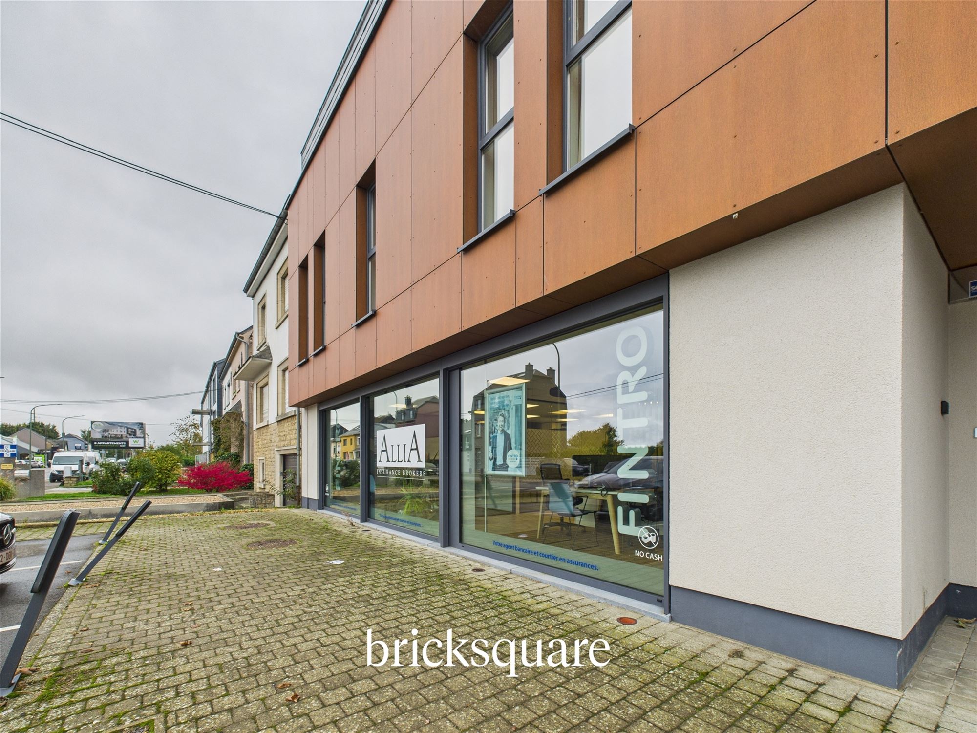 Belles surfaces commerciales louées et en excellent état - photo 4