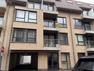 Gemeubeld appartement bestaande uit : inkomhall met apart toilet, open keuken, berging, living met terras, één slaapkamer en badkamer...