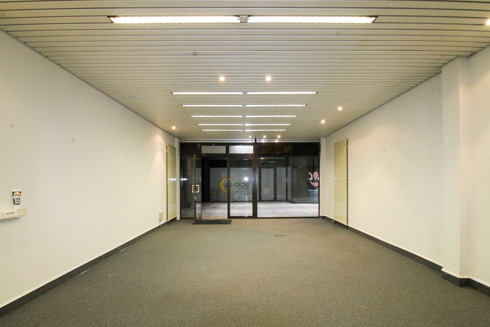 Nieuwe kansen wachten: Veelzijdige kantoor- of handelsruimte te huur in het hart van Sint-Niklaas - foto 3