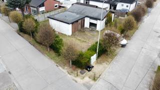 Te renoveren open bebouwing op een rustige locatie, ideaal voor wie op zoek is naar een woning die volledig naar eigen smaak kan worden...