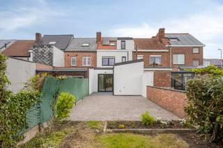 This fully renovated 3-bedroom home in Kessel-Lo offers a strong combination of comfort, energy efficiency and location. The property is situated...