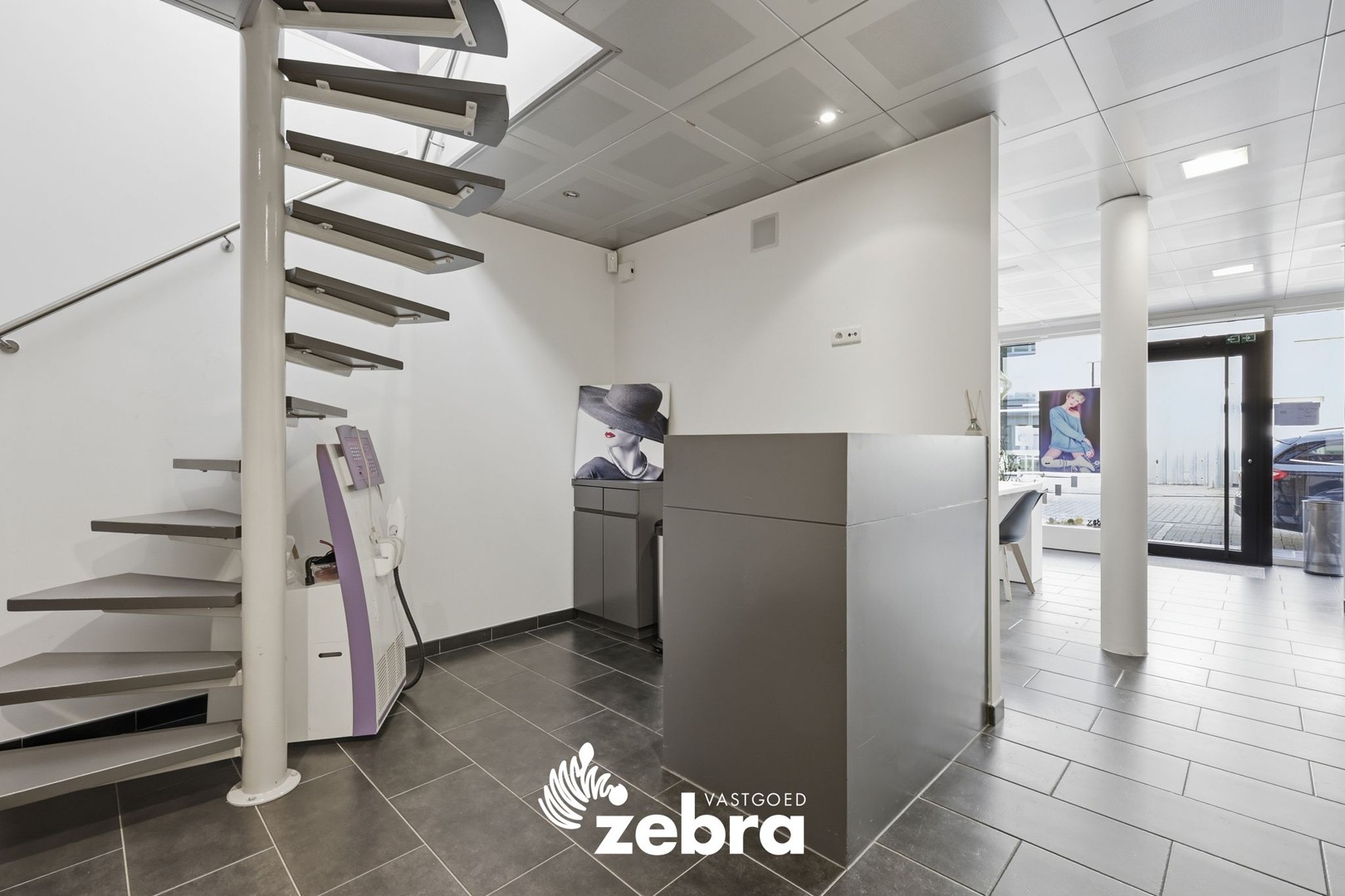 Veelzijdig handelspand op commerciële ligging in Tielt! - foto 5