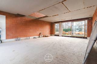 LIGGINGDit nieuwbouw handelspand is gelegen in project Olympia, een residentiële site met aandacht voor bouwkwaliteit en groenvoorziening. Met deze...