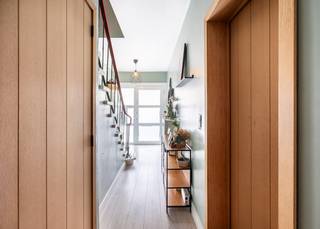 Op wandelafstand van de Spuikom, bevindt zich deze volledig en kwalitatief gerenoveerde woning. De woning werd grondig aangepakt waarbij...