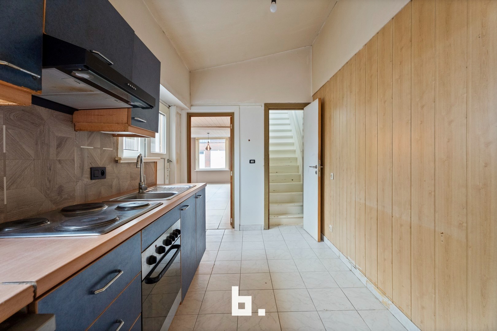 Halfopen woning met tuin, 3 slaapkamers - ingang aan zijkant voor fietsen/groenafval - foto 4