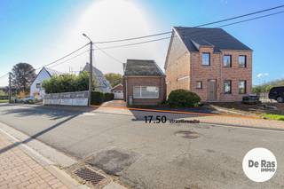 AAIGEM (Erpe-Mere) - Deze af te breken voor een HOB bevindt zich te Aaigem (Erpe-Mere), in een zeer landelijke omgeving dicht tegen de dorpskern.<br /><br />Deze af te breken woning is niet ver gelegen van het station van Burst en op wandelafstand van Natuurgebied " DEN DOTTER".<br />De achterliggende weilanden geven een open zicht achteraan het perceel.<br />De oppervlakte is 540m², breedte aan de straat is 17.50m.<br />De oriëntatie van de tuin is zuidgericht.<br />De bouwvoorschriften geven mee dat er 8m breed mag gebouw worden, 16m diepte op de gelijkvloers en 12m op de verdieping<br /><br />Op de grond staat momenteel nog een te slopen constructie (EPC 1991 kWh/(m²jaar)), wat financieel een groot voordeel biedt: bij afbraak en heropbouw kan u onder voorwaarden genieten van 2% registratierechten (tot eind 2026) op de aankoop én het verlaagde btw-tarief van 6% op de nieuw en/of heropbouw.<br /><br />De belangrijkste troeven zijn:<br />- rustige ligging - landelijk<br />- open zicht<br />- nabij scholen, winkels, openbaar vervoer, opritten E40 Erpe-Mere en andere belangrijke uitvalswegen.<br /><br />Neem gerust contact met ons kantoor voor verdere informatie via 053/60.65.60