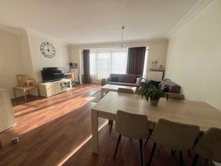  <strong>INSTAPKLAAR</strong> VERZORGD APPARTEMENT <br />3 de verd met lift  <br />ZEER VERZORGD <br />Inkomhal, gezellige living met veel lichtinval,  moderne witte keuken,  badkamer met groot badmeubel en ligbad,  2 slaapkamers,  berging,  leuk terras met vrij open zicht.<br />EPC 341<br /><strong>NIEUWE C.V. hoogrendementsketel </strong>!<br />SCHITTEREND APPARTEMENT IN ZIJN PRIJSKLASSE <br /> 