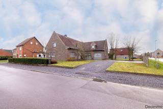 Veelzijdige woning met handelsruimte of ideaal voor kangoeroewonen.Bent u op zoek naar een woning met bijzonder veel mogelijkheden? Dan is deze...