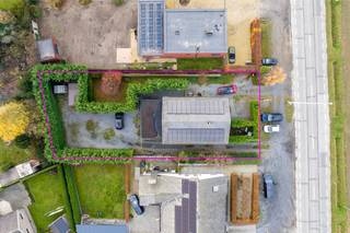 Dit veelzijdige pand, gelegen in de Kouter 114 te Deinze combineert wonen en werken op één locatie en biedt tal van mogelijkheden voor wie op zoek...