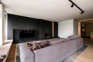 Geniet van volledige rust en privacy in combinatie met een adembenemend weids groen uitzicht in deze uitzonderlijke penthouse van 153 m2 met...