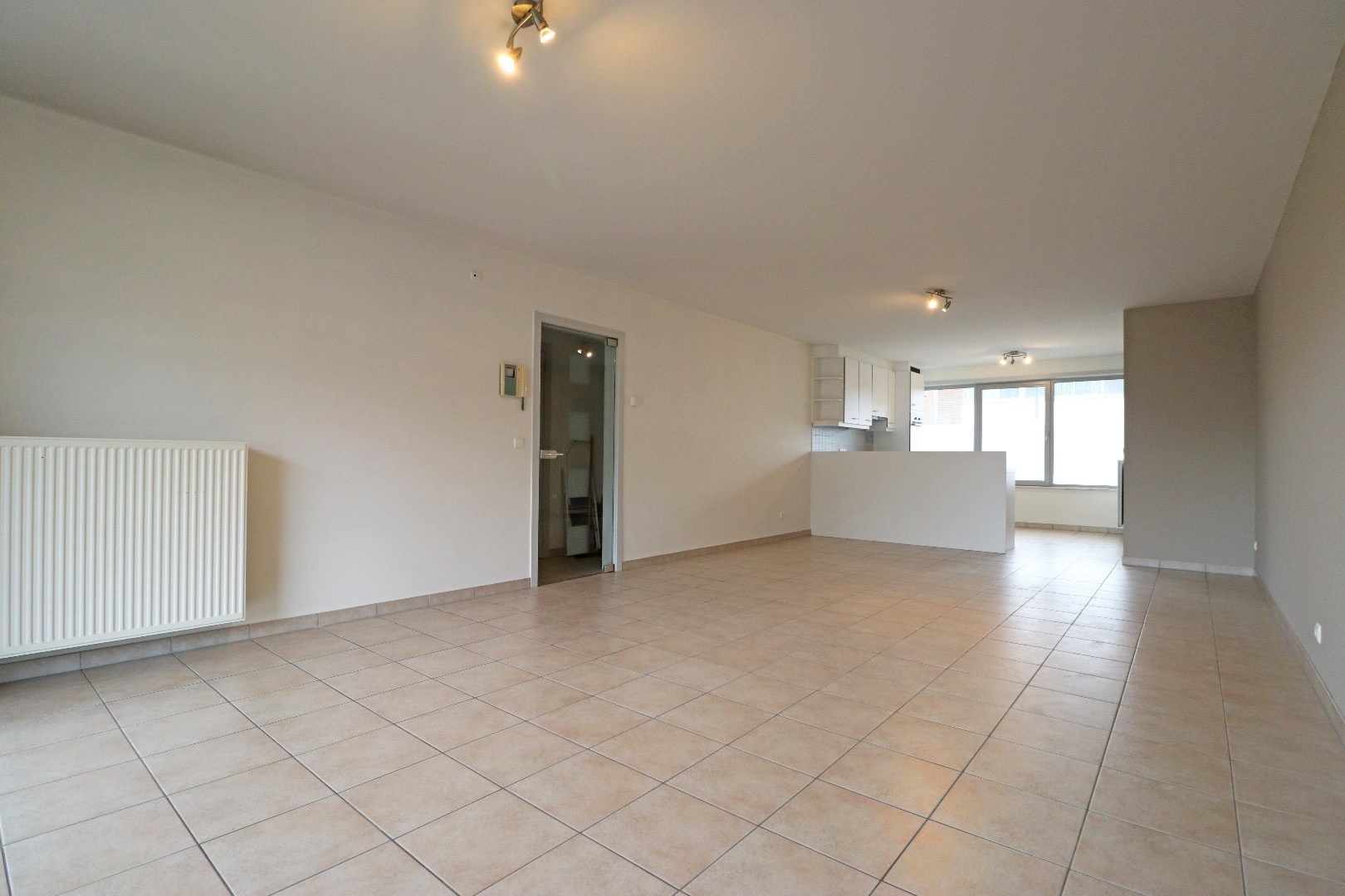 Verzorgd appartement met autostaanplaats - foto 2