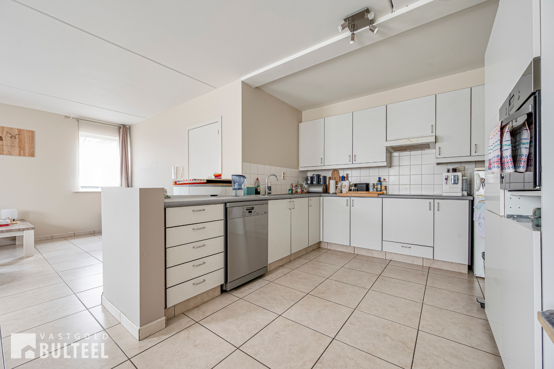 Gelijkvloers appartement met 2 slaapkamers, tuin en garage! - foto 4
