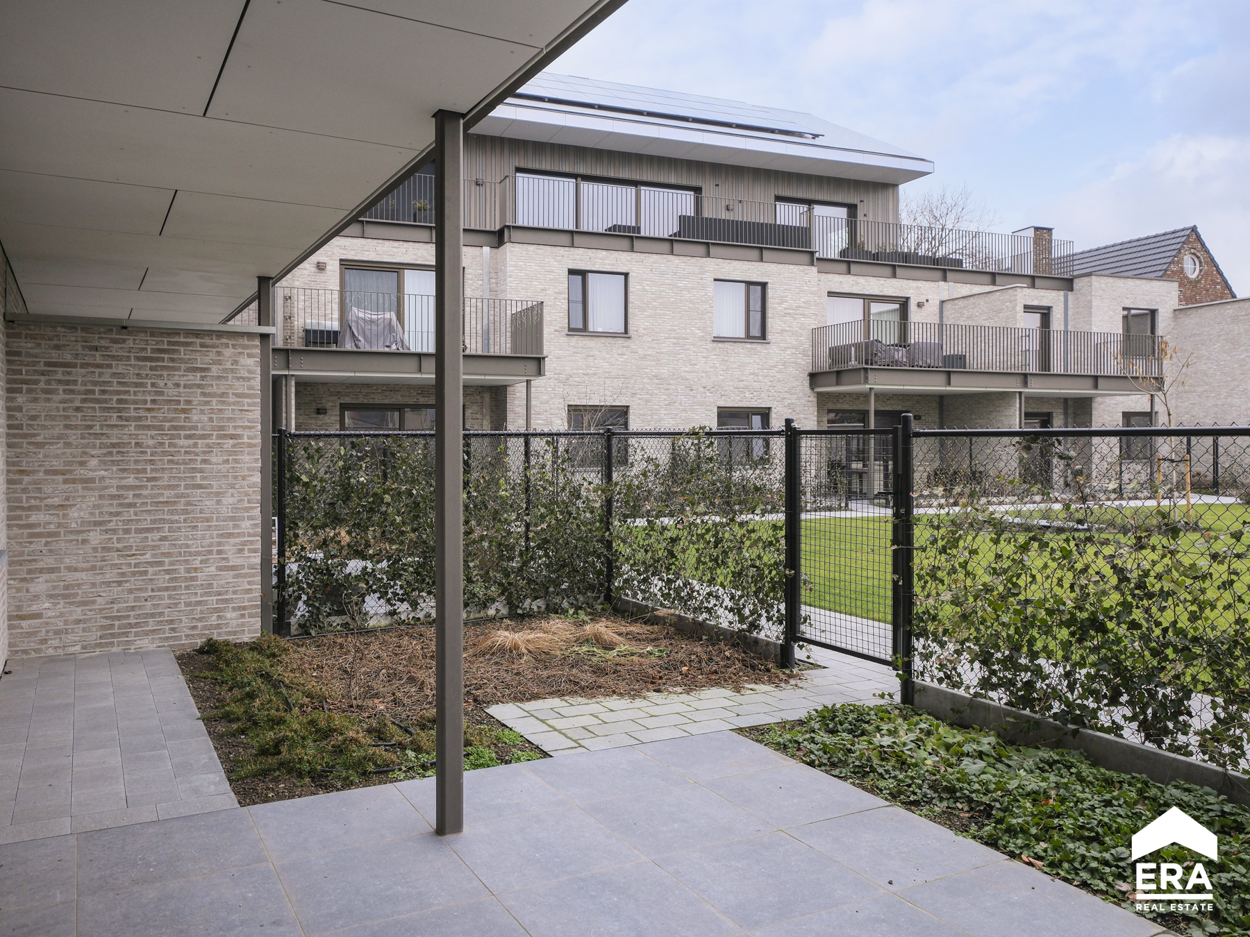 Gelijkvloers nieuwbouwappartement met 2 slaapkamers te koop - foto 3