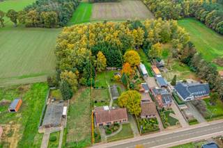 Op zoek naar een woning waar rust, natuur en ruimte samenkomen? In het landelijke Balen-Hulsen vind je deze karaktervolle te renoveren woning op...