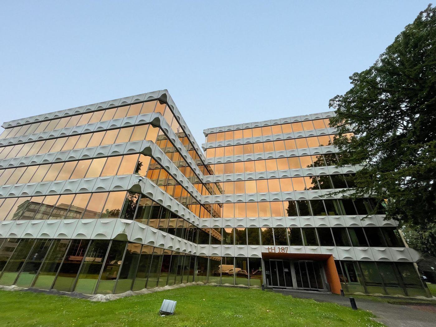 795 m² instapklare kantoorruimte langs de Terhulpsesteenweg - foto 1