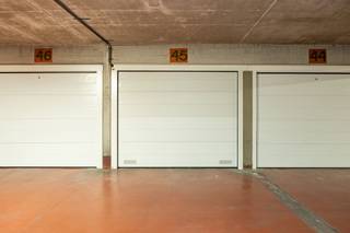Garagebox nabij het centrum van Mechelen Deze ondergrondse garagebox (nr.45) is gelegen in een afgesloten garage en biedt een interessante...