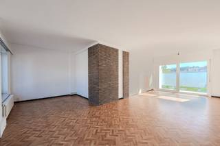 Ontdek deze gezellige en lichtrijke woning te koop met 3 slaapkamers, ideaal gelegen langs de Spaarzaamheidstraat te Oostende, vlak bij...