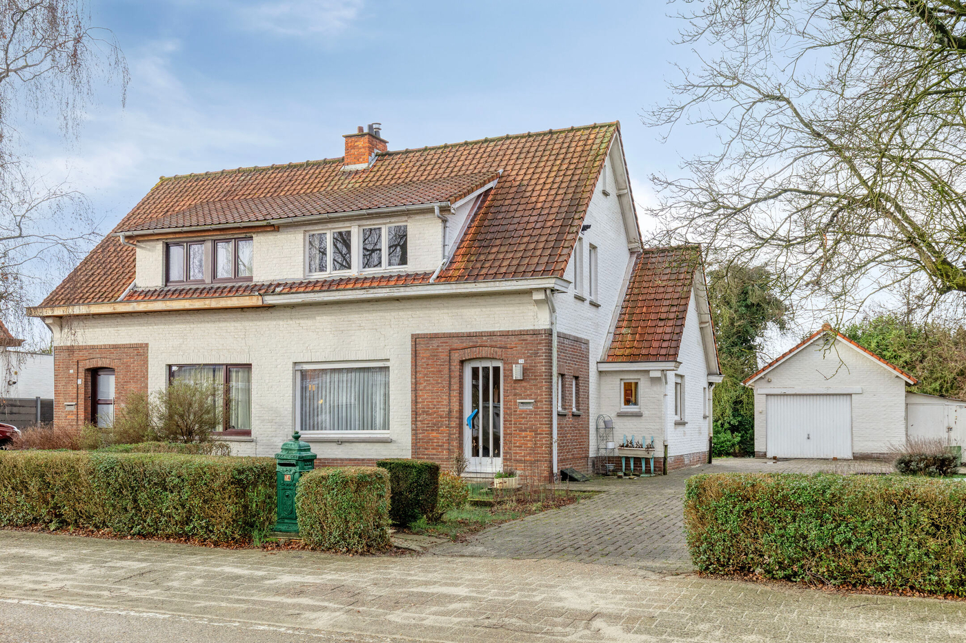 Te renoveren half open bebouwing in rustige woonwijk - foto 1