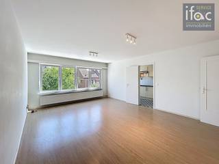 Opgefrist Appartement met 2 slaapkamers, terras en gemeenschappelijke tuin te Wezembeek-Oppem, uiterst goede locatie, dichtbij openbaar...