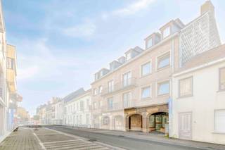 Bent u op zoek naar een strategische uitvalsbasis voor uw zaak of een interessant renovatieproject? Dit polyvalente handelspand van 88 m² biedt...