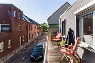 Bent u op zoek naar een gerenoveerde, lichtrijke stadswoning met 3 slaapkamers, dan is dit zeker de moeite waard.Op het gelijkvloers is er de...