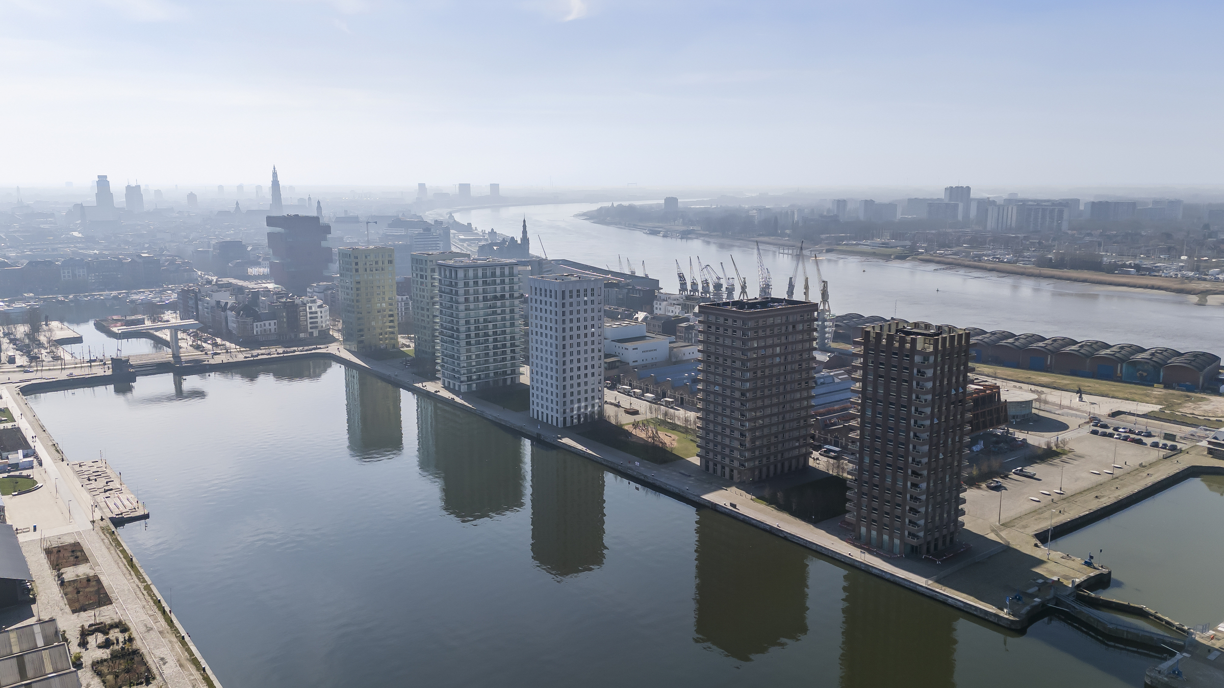 Appartement op unieke locatie met twee autostaanplaatsen - foto 1