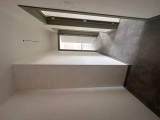 <p>Mooi nieuwbouwappartement met 3 slaapkamers te huur in Lommel:</p><p><br /></p><p>Dit moderne nieuwbouwappartement is ideaal gelegen in een rustige omgeving, op wandelafstand van het centrum van Lommel. Dankzij de centrale ligging geniet u van alle voorzieningen binnen handbereik, terwijl u thuis kunt genieten van rust en comfort.</p><p><br /></p><ul><li>Indeling: inkomhal, toilet, berging, woonkamer, keuken, slaapkamer 1, slaapkamer 2, slaapkamer 3, badkamer, terras, kelderberging, ondergrondse autostaanplaats</li><li>Nieuwbouwproject De Admiraliteit</li><li>Zeer energiezuinig met E-peil van 18</li><li>Luxe afwerking</li><li>Zonnepanelen en ventilatiesysteem C</li><li>Prachtig terras</li><li>Vlakbij centrum van Lommel</li><li>Gemeenschappelijke kosten inbegrepen in de huurprijs</li><li>Beschikbaar vanaf 15/09/2026</li></ul>