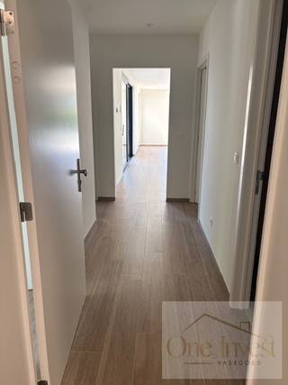 Ontdek dit prachtig nieuwbouwappartement op het gelijkvloers, ideaal gelegen in het centrum van Eksel, op wandelafstand van winkels, horeca en...