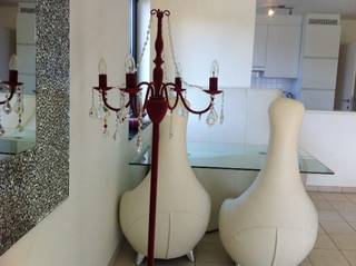 Prachtig appartement op 1ste verdieping nabij centrum. Door de halfopen bebouwing geniet dit appartement van veel licht. Living met balkon aan...