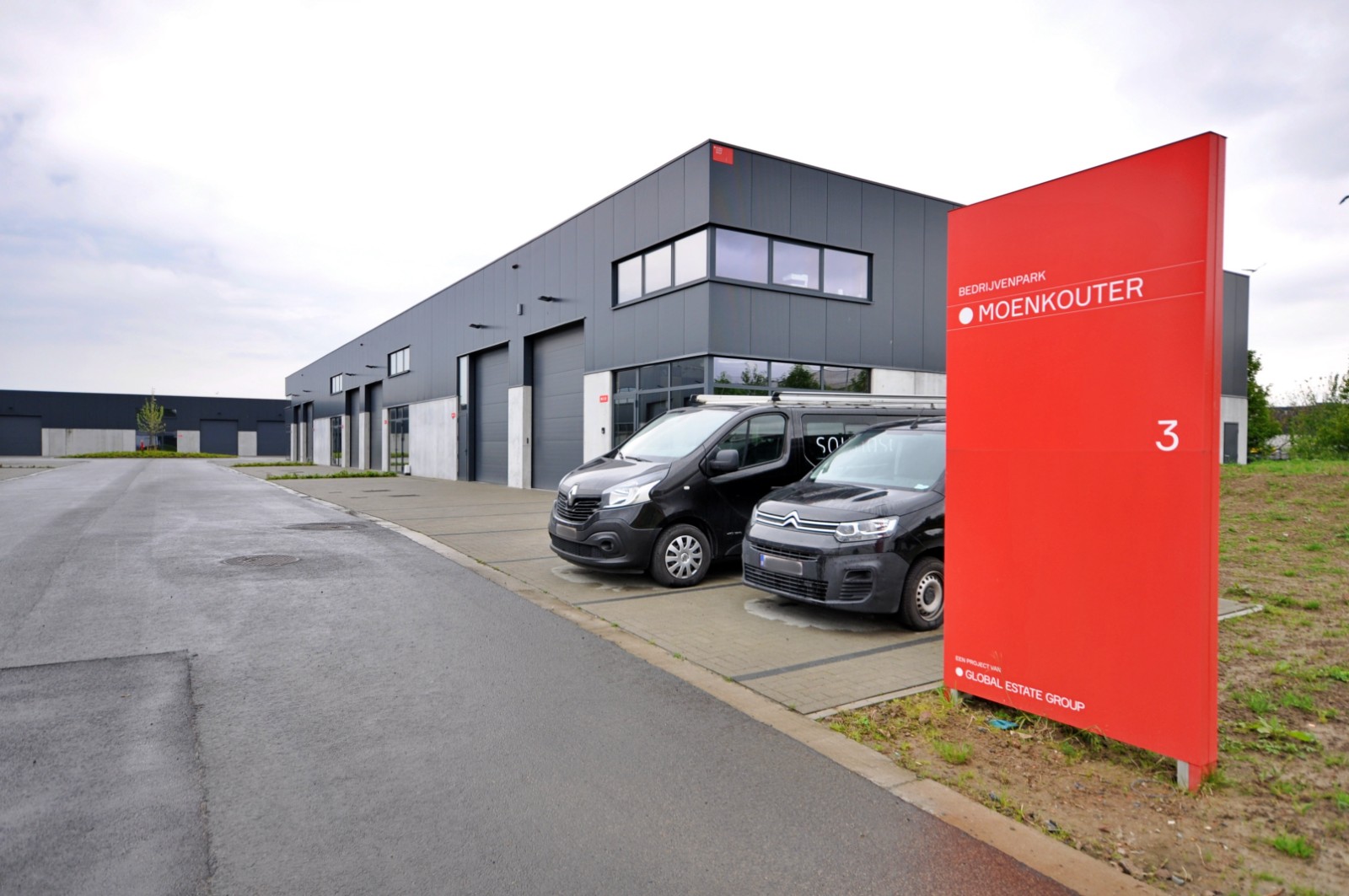 INDUSTRIELE GEBOUWEN TE KOOP - KMO-PARK MOENKOUTER - UNIT 10 - foto 4