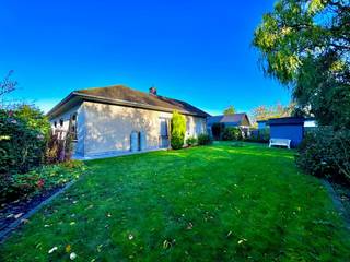 VERKOCHT - COMPROMIS IN OPMAAK!In de aangename kindvriendelijke woonwijk in Kluizen bevindt zich deze degelijk gebouwde, op te frissen open bebouwing...