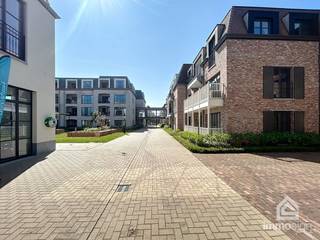 PLUSPUNTEN:+ oppervlakte: 13 m²+ parking P16+ onmiddellijk beschikbaar+ toplocatie in Bocholt centrumALGEMEEN:Ondergrondse parkeerplaats in...