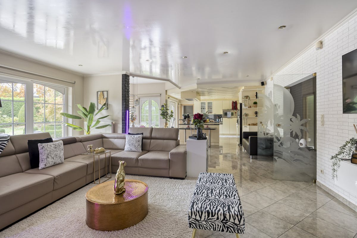 Single storey villa in a central location in Brussegem - photo 2