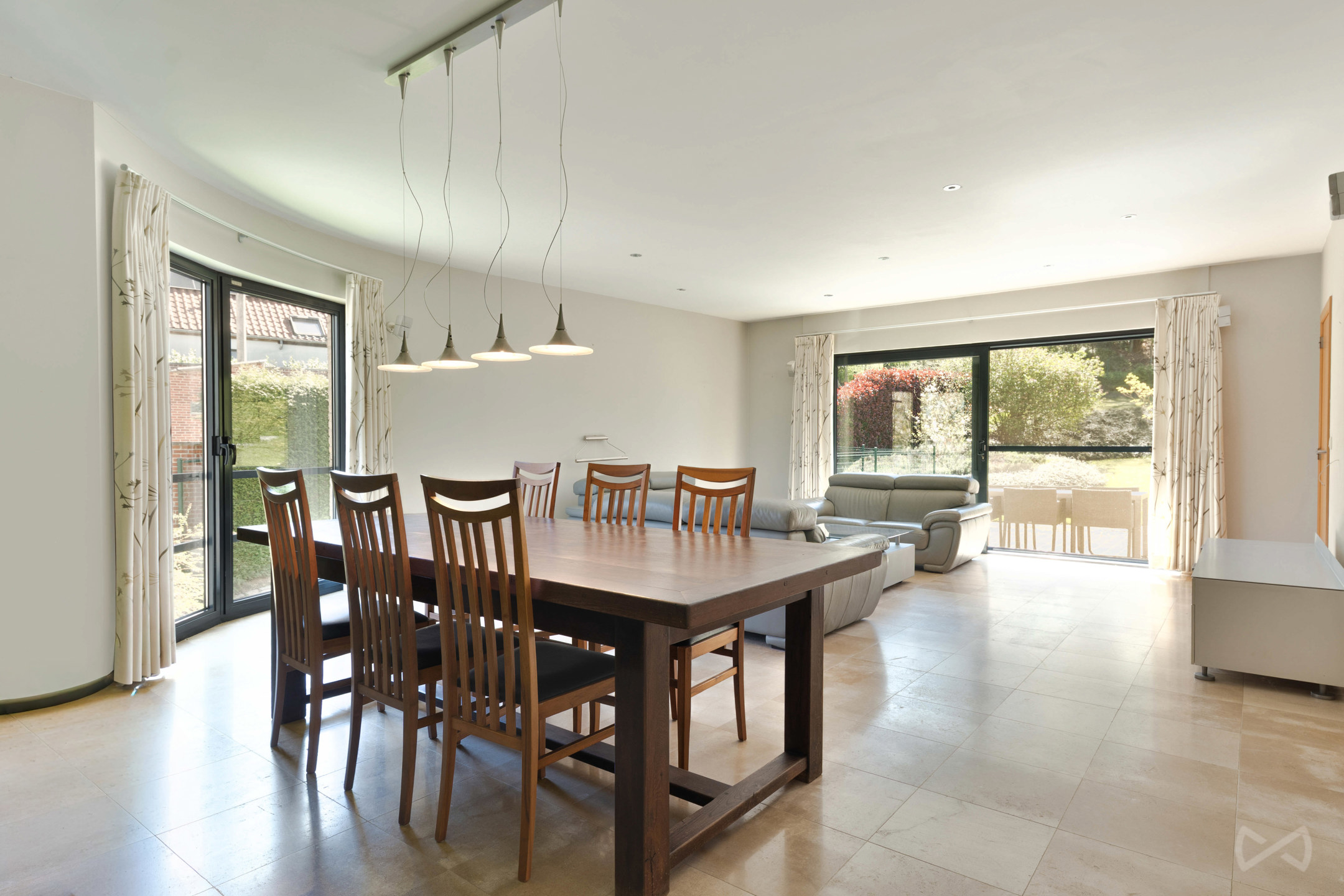 Uitzonderlijk ruime woning grenzend aan parkgebied - foto 5