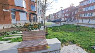 In deze iconische en legendarische straat, gelegen in een recent heraangelegde, autoluwe woonwijk bieden wij u deze prima onderhouden EGW.Gezien de...