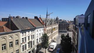 RESIDENTIE RYSSEL, vlakbij de Grote Markt met een prachtig zicht op het historische Stadhuis van Kortrijk. Het volledige project is voorzien van...