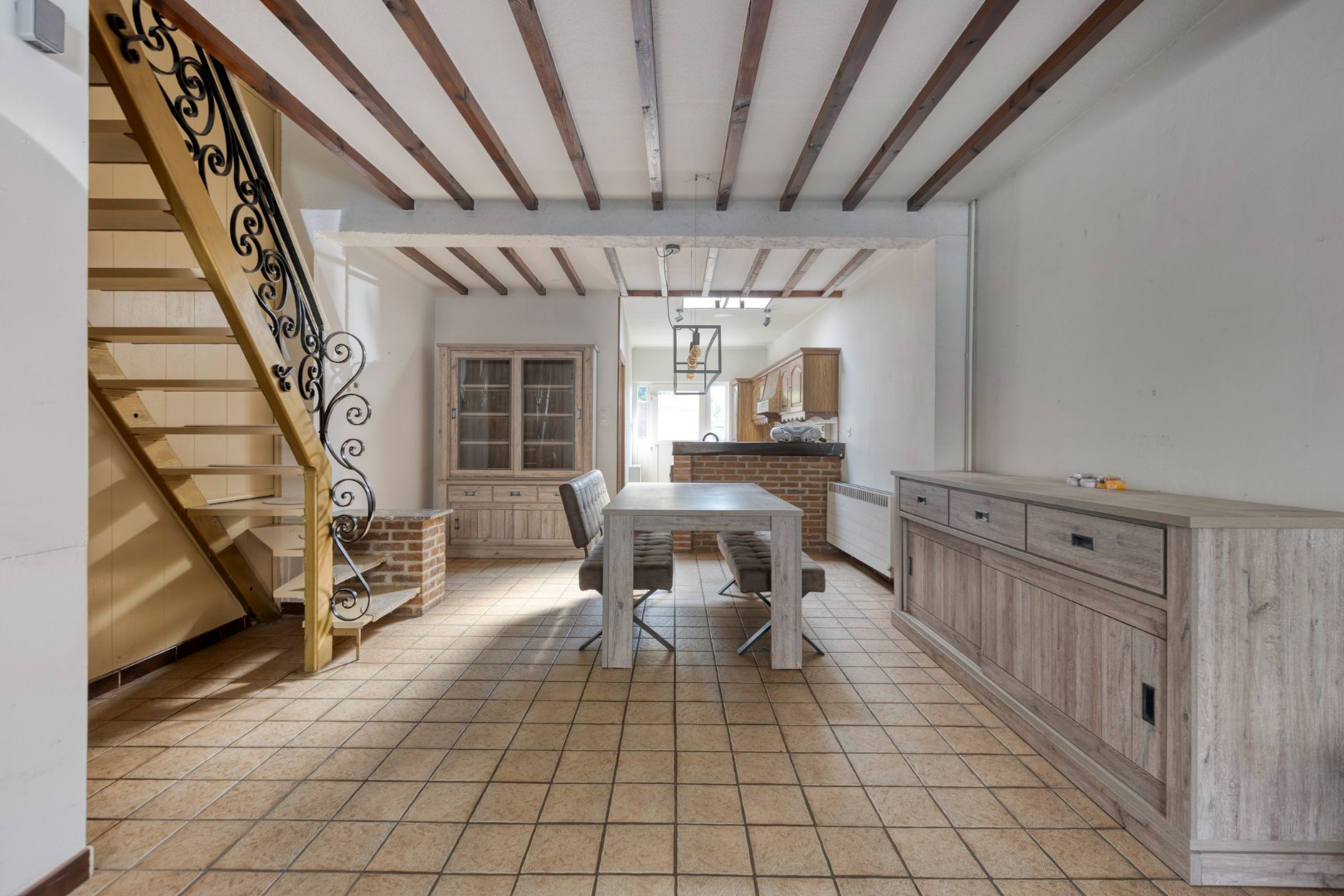 Gezellig ingerichte woning met hobbyruimte en tuin + toegang achterom - foto 4