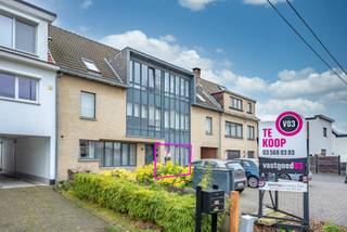 Op een rustige locatie in de Klinkaardstraat in Kapellen bevindt zich dit instapklare gelijkvloers appartement met een bewoonbare oppervlakte van...