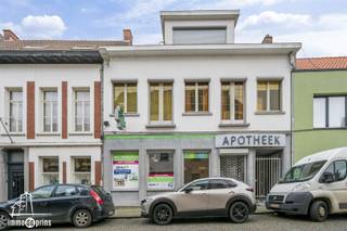Ruime woning met 7 slaapkamers én aparte handelsruimteIn het centrum van Beveren-Waas vind je deze verrassend ruime woning met een...