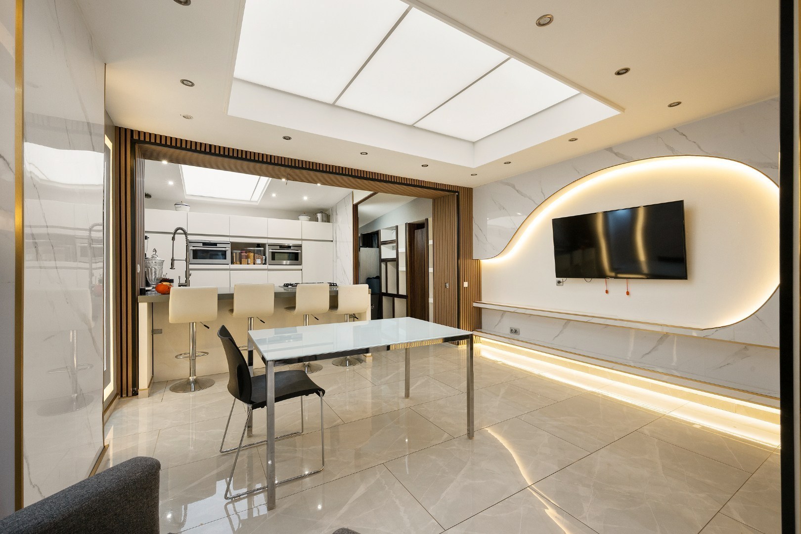 Gerenoveerde, energiezuinige woning met 4 slaapkamers, 2 badkamers en stadstuin in Menen - foto 4