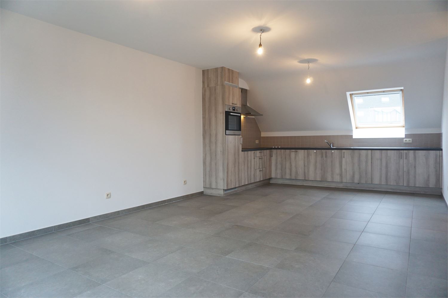 Duplex appartement met terras, 2 slaapkamers en dubbele autostaanplaats in centrum Paal - foto 4