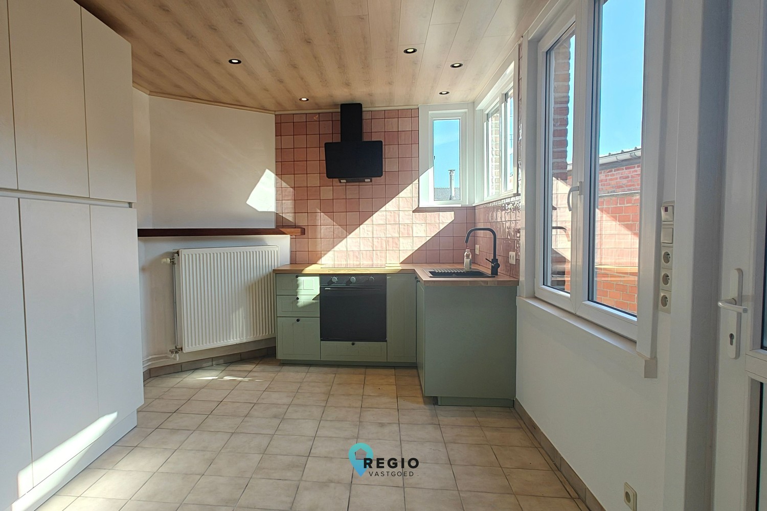 Charmante dorpswoning incl. afgesloten garagebox te Lotenhulle - foto 5