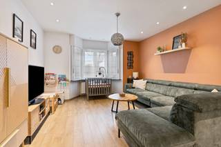 Instapklare woning met 3 slaapkamers op een perceel van 1.102 m² met uitzonderlijke troeven!Rust, natuur én professionele mogelijkheden komen hier op...